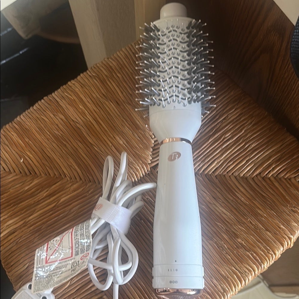 T3 Luxe White and Rose Gold Styling Brush